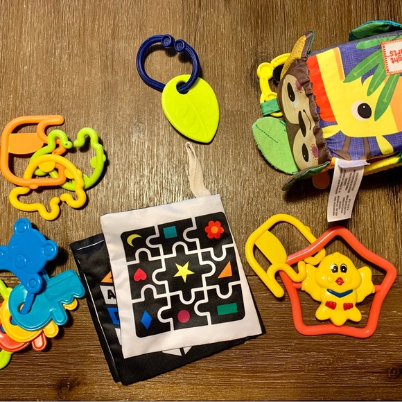 Baby play mat & toys (activity gym) - Picture 3 of 3